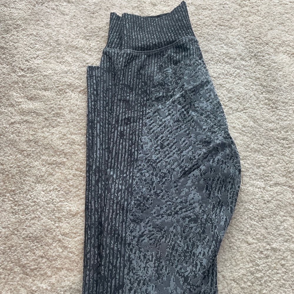 LuluLemon gray leggings